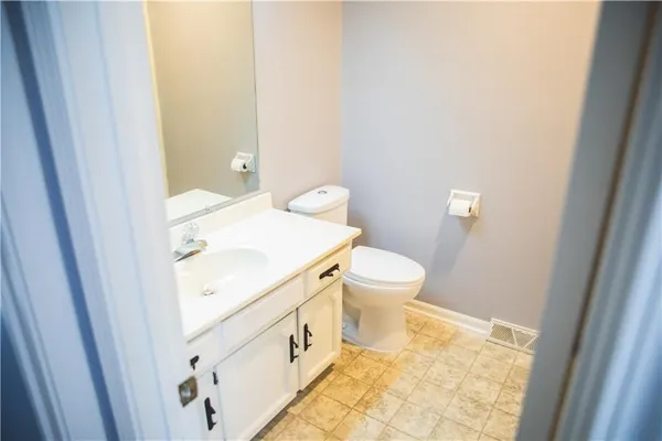 $350,000 | 5506 Northwest Verlin Drive, Parkville, MO 64152