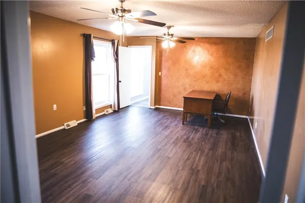 $350,000 | 5506 Northwest Verlin Drive, Parkville, MO 64152