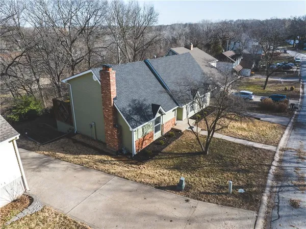 $350,000 | 5506 Northwest Verlin Drive, Parkville, MO 64152