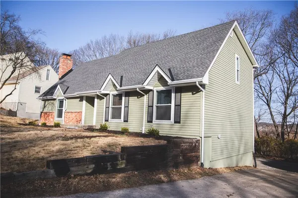 $350,000 | 5506 Northwest Verlin Drive, Parkville, MO 64152