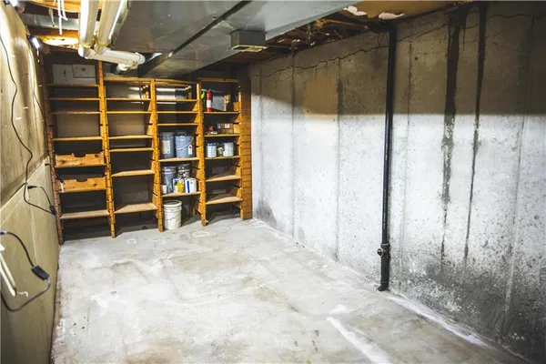 $350,000 | 5506 Northwest Verlin Drive, Parkville, MO 64152