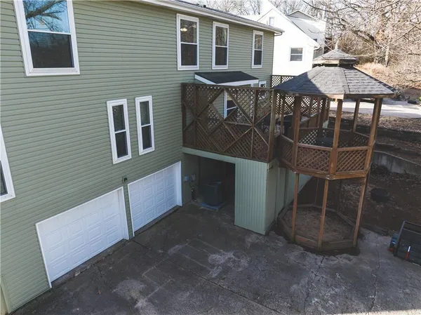 $350,000 | 5506 Northwest Verlin Drive, Parkville, MO 64152