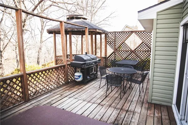 $350,000 | 5506 Northwest Verlin Drive, Parkville, MO 64152