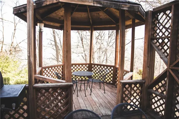 $350,000 | 5506 Northwest Verlin Drive, Parkville, MO 64152