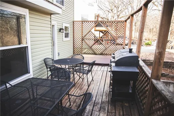 $350,000 | 5506 Northwest Verlin Drive, Parkville, MO 64152