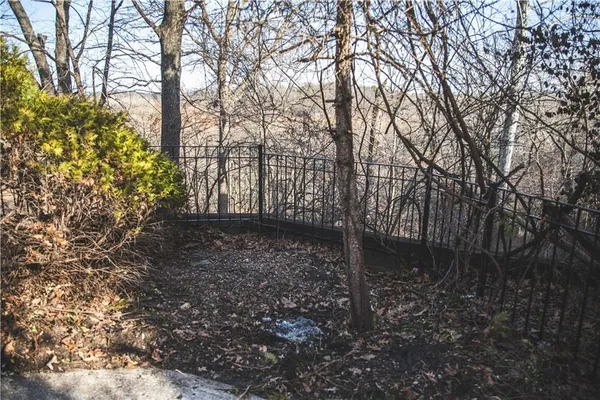 $350,000 | 5506 Northwest Verlin Drive, Parkville, MO 64152