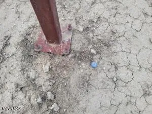 a view of a dry ground with white wall