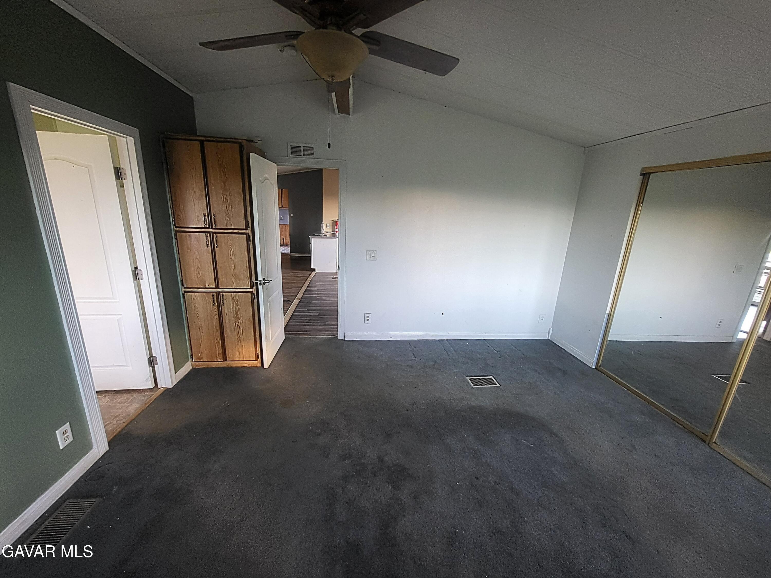 8667 70th Street West Mojave, CA 93501 - Photo 11 of 32 a view of empty room with windows