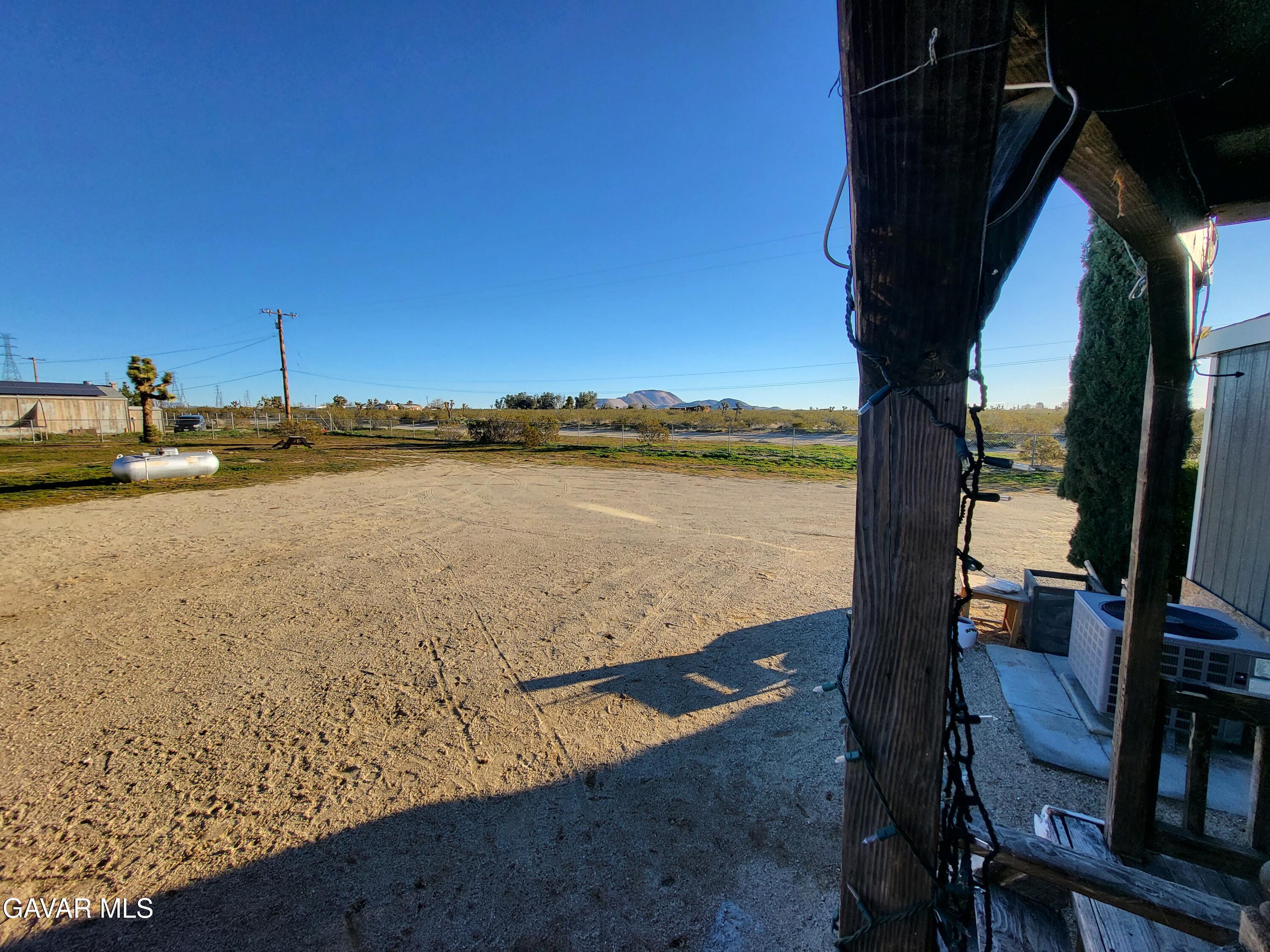 8667 70th Street West Mojave, CA 93501 - Photo 14 of 32 a view of a room with ocean view