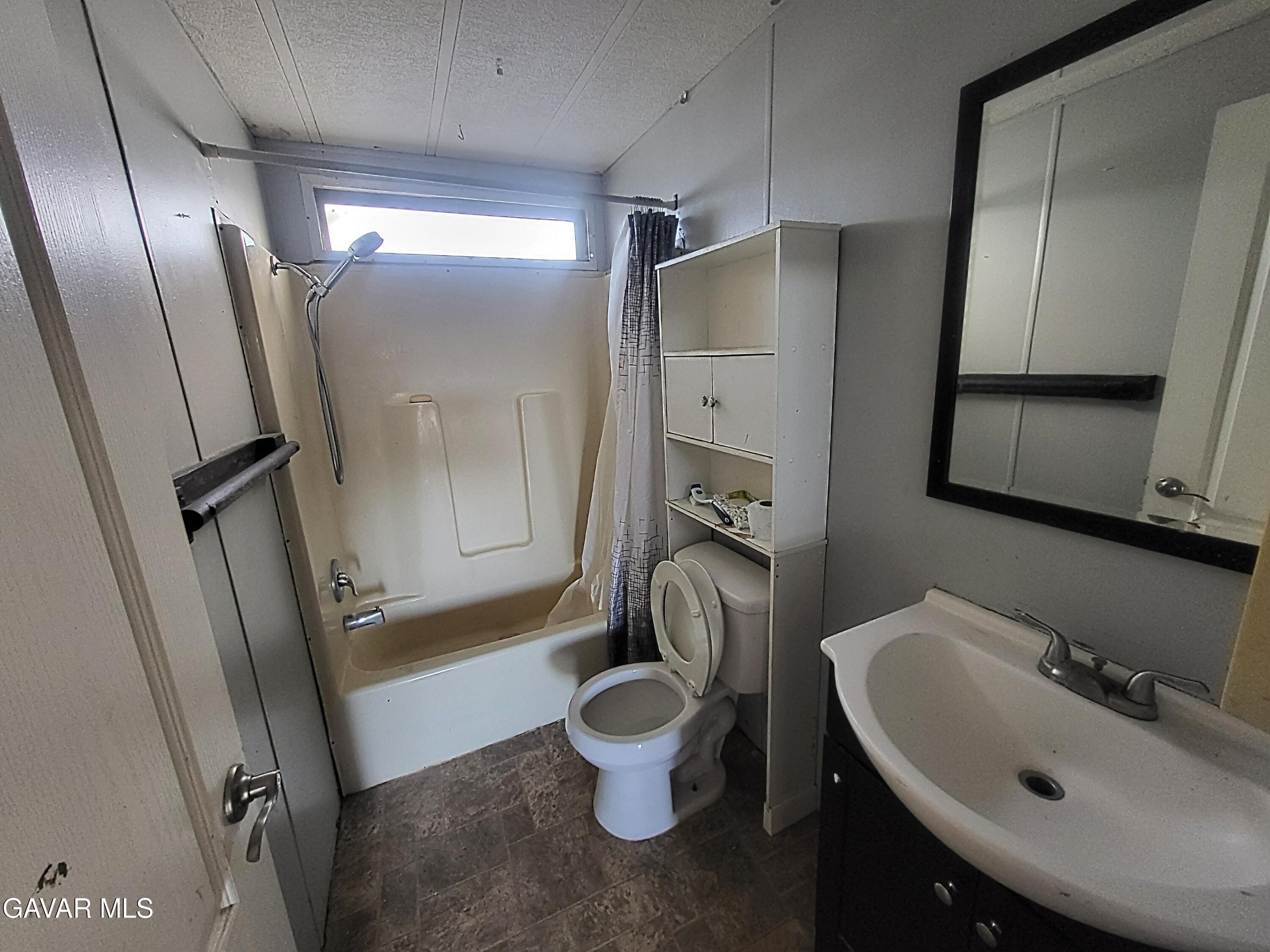 8667 70th Street West Mojave, CA 93501 - Photo 18 of 32 a bathroom with a sink toilet and shower