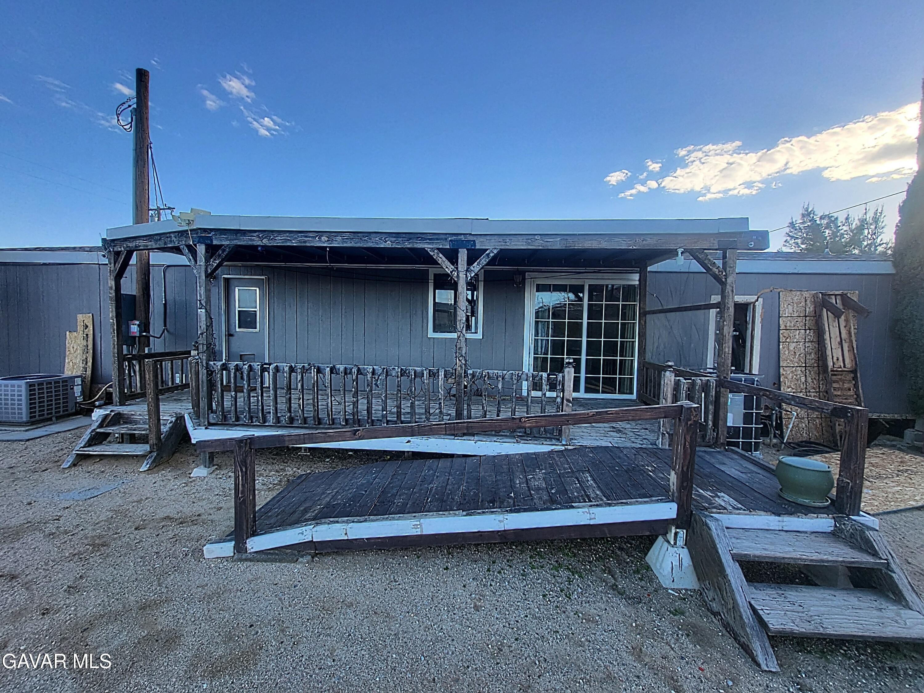 8667 70th Street West Mojave, CA 93501 - Photo 23 of 32 a view of porch with a table and chairs