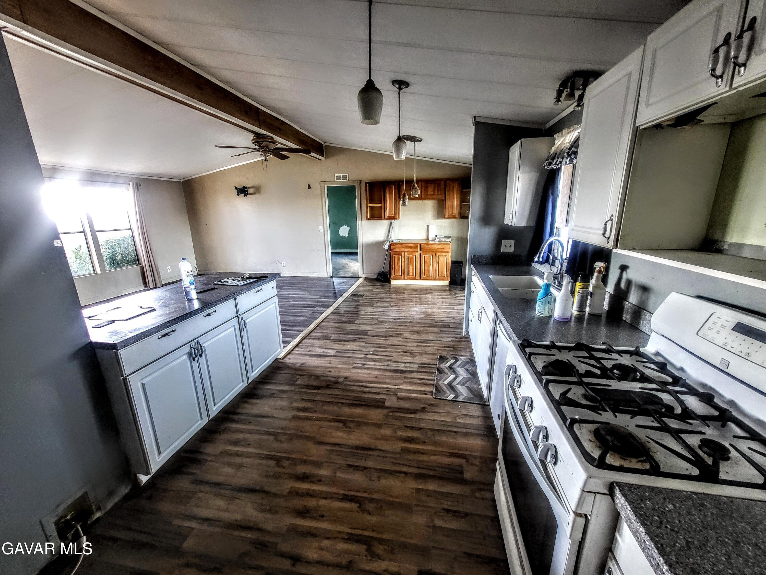 8667 70th Street West Mojave, CA 93501 - Photo 5 of 32 a kitchen with stove and cabinets