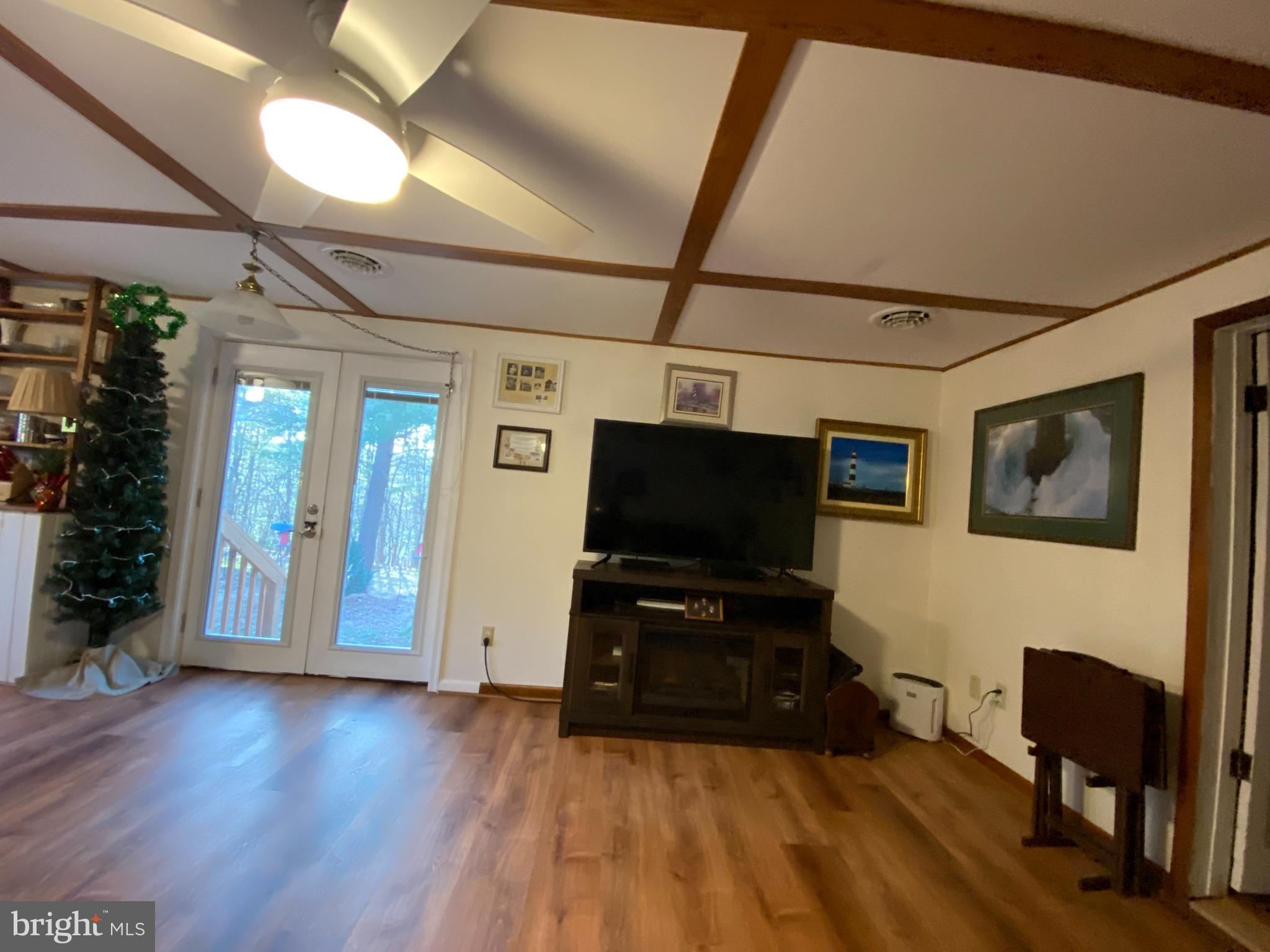 809 Duckwall Road Berkeley Springs, WV 25411 - Photo 19 of 69 Great room
