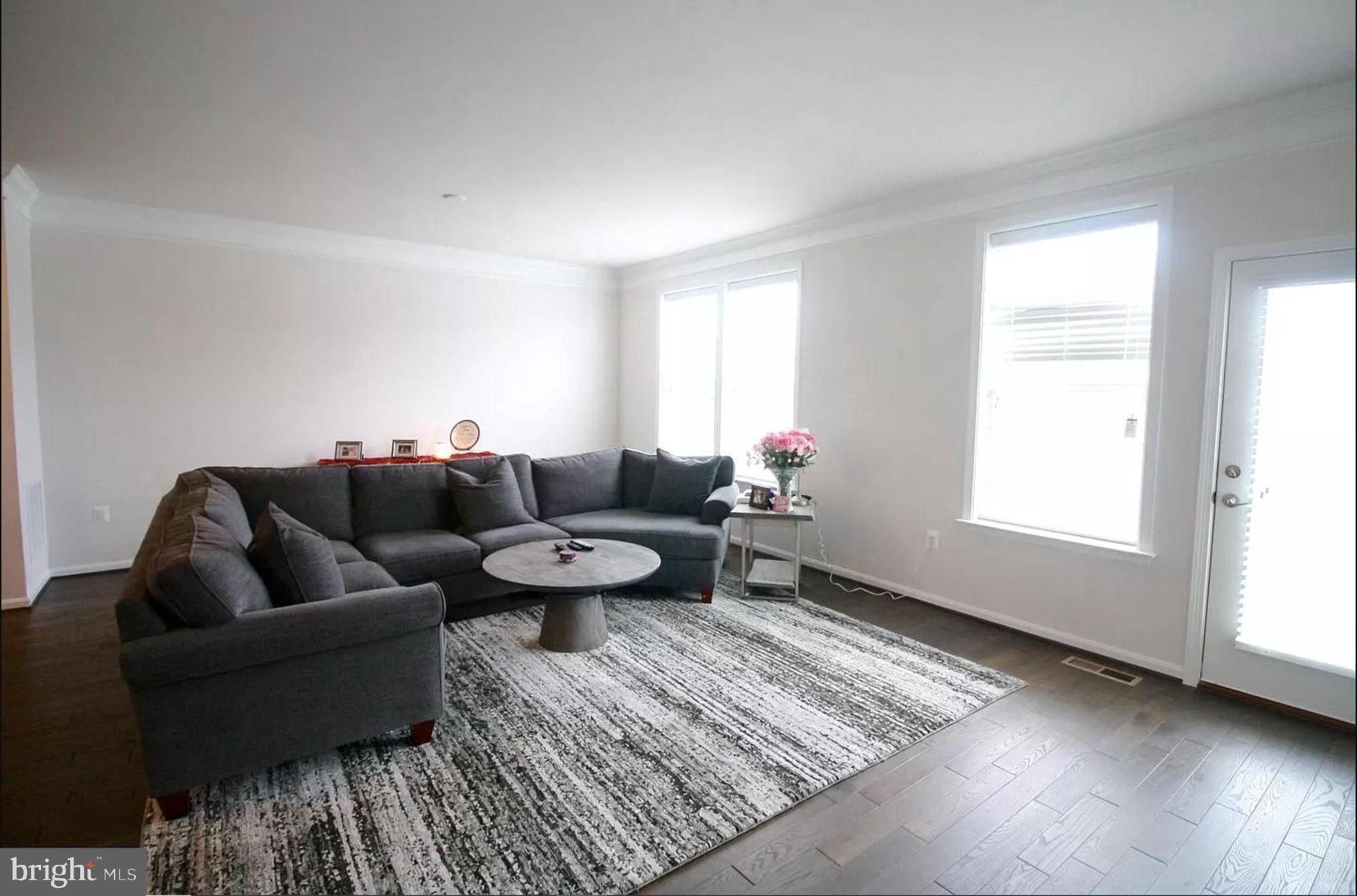 21527 Willow Breeze Square Ashburn, VA 20147 - Photo 6 of 28