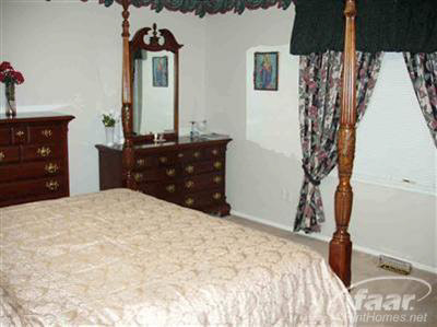 1323 Springborrow Drive Flint, MI 48532 - Photo 8 of 10 20243317-7.JPG