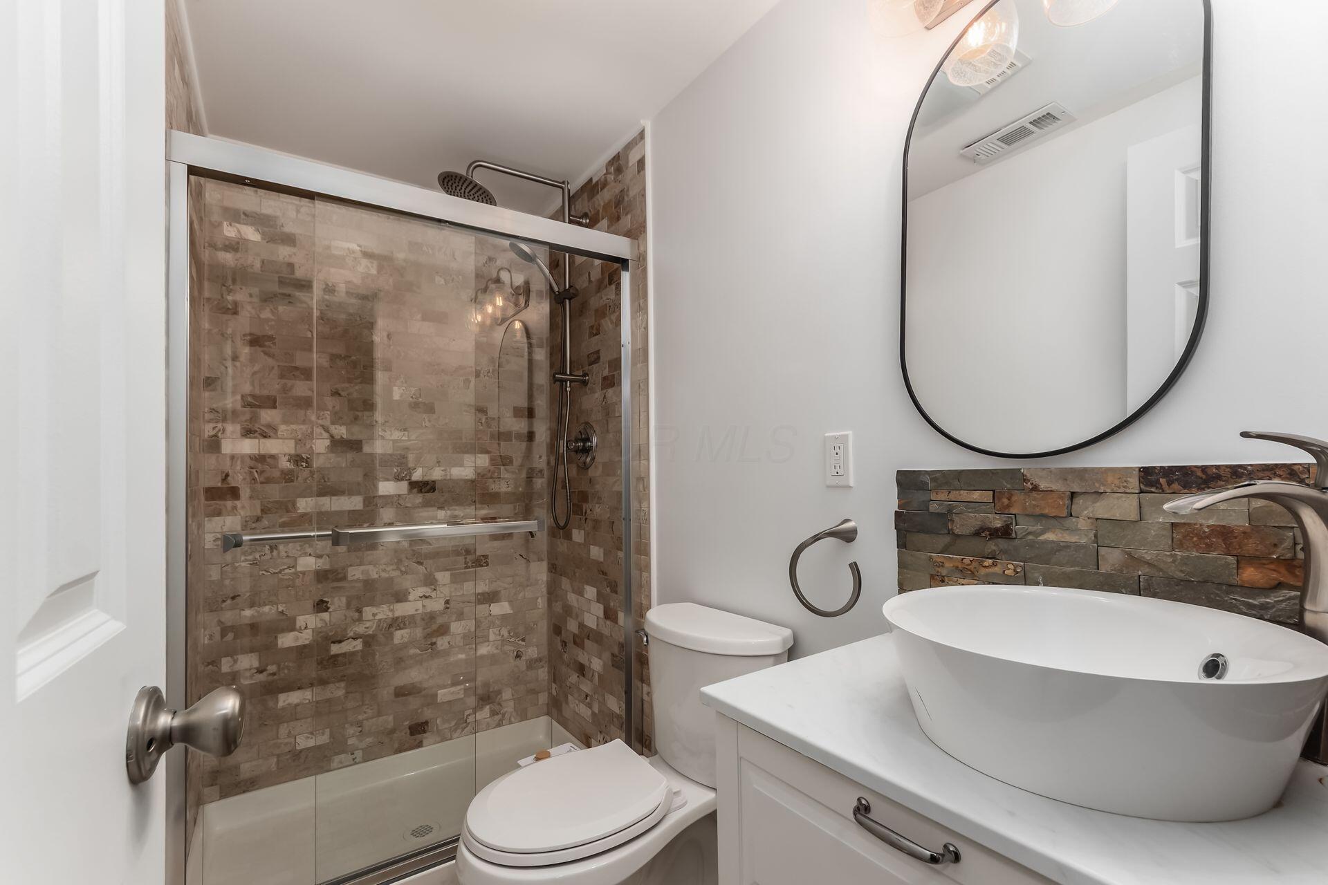 3588 Reed Road, Unit 4 Columbus, OH 43221 - Photo 30 of 38 Full Bathroom 3