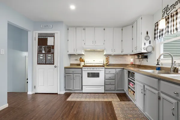 $415,000 | 20157 South Pine Hill Road, Frankfort, IL 60423