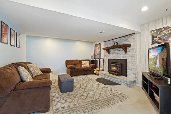 $415,000 | 20157 South Pine Hill Road, Frankfort, IL 60423