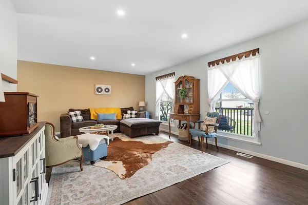 $415,000 | 20157 South Pine Hill Road, Frankfort, IL 60423