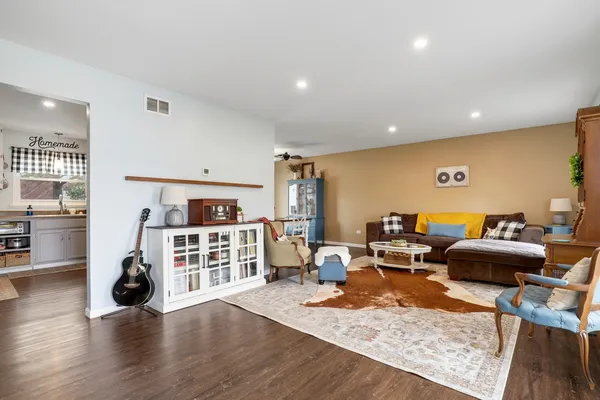 $415,000 | 20157 South Pine Hill Road, Frankfort, IL 60423