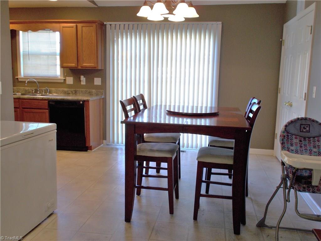 414 Ridgeway Place High Point, NC 27260 - Photo 5 of 17 Gallery Image 5