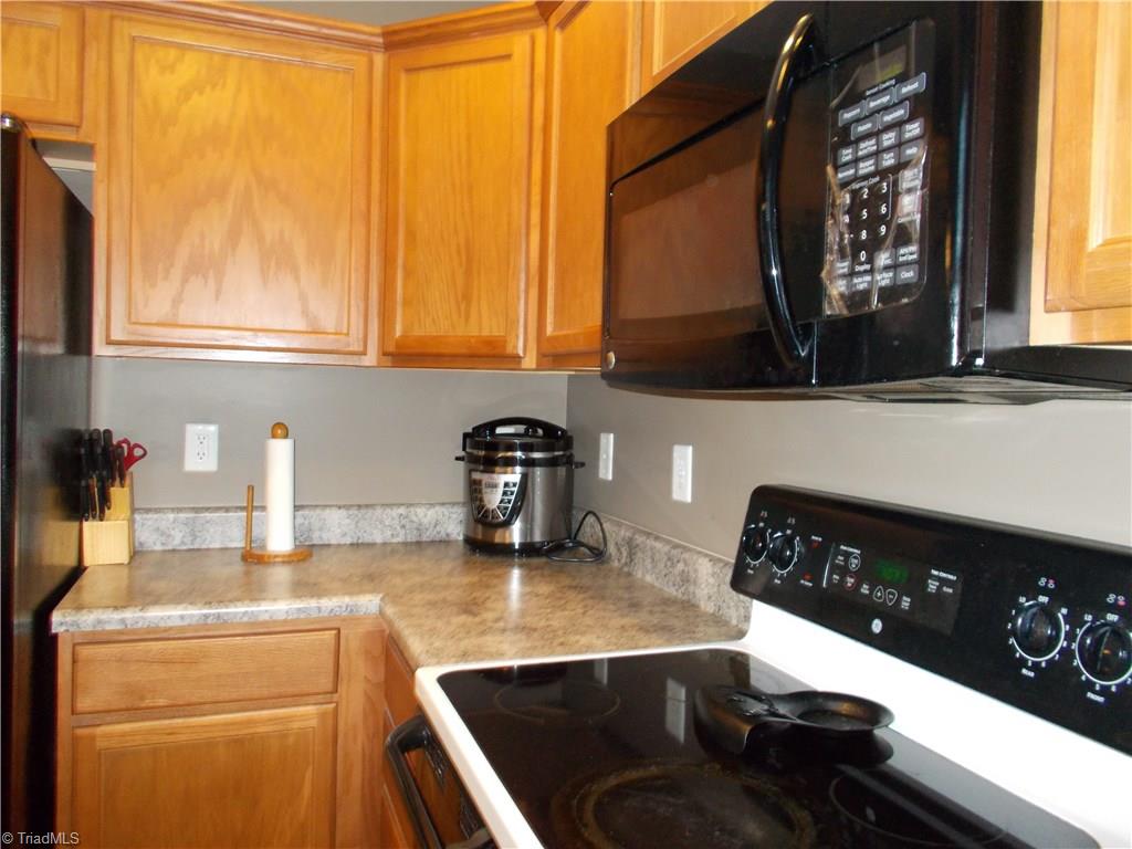 414 Ridgeway Place High Point, NC 27260 - Photo 7 of 17 Gallery Image 7