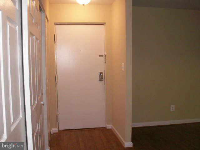 7800 Inverton Road, Unit 101 Annandale, VA 22003 - Photo 2 of 28 Entrance