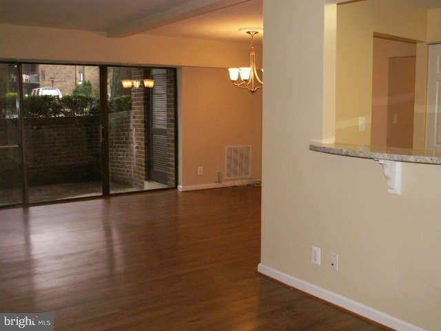 7800 Inverton Road, Unit 101 Annandale, VA 22003 - Photo 3 of 28 Living Room