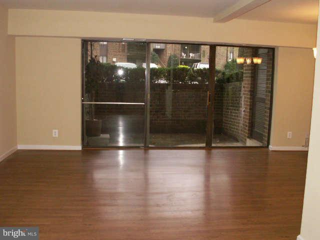 7800 Inverton Road, Unit 101 Annandale, VA 22003 - Photo 4 of 28 Living Room