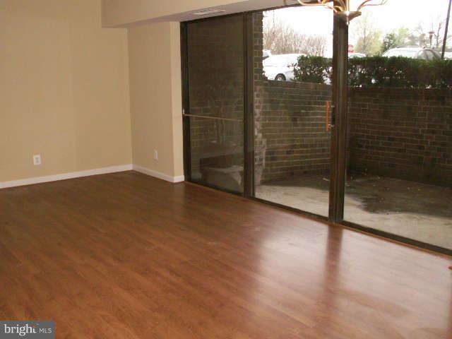 7800 Inverton Road, Unit 101 Annandale, VA 22003 - Photo 6 of 28 Living Room