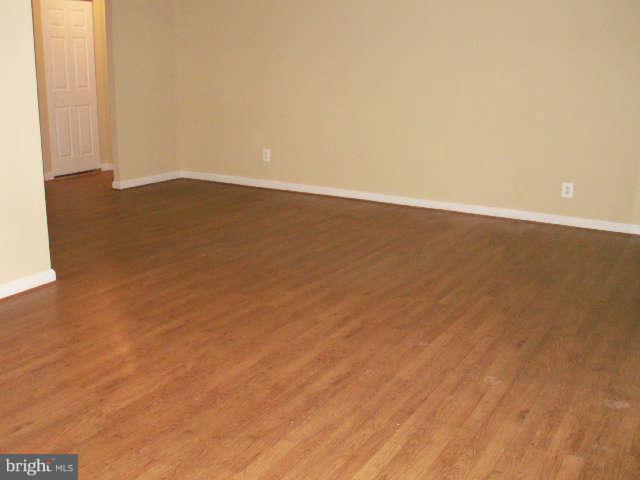 7800 Inverton Road, Unit 101 Annandale, VA 22003 - Photo 9 of 28 Living Room