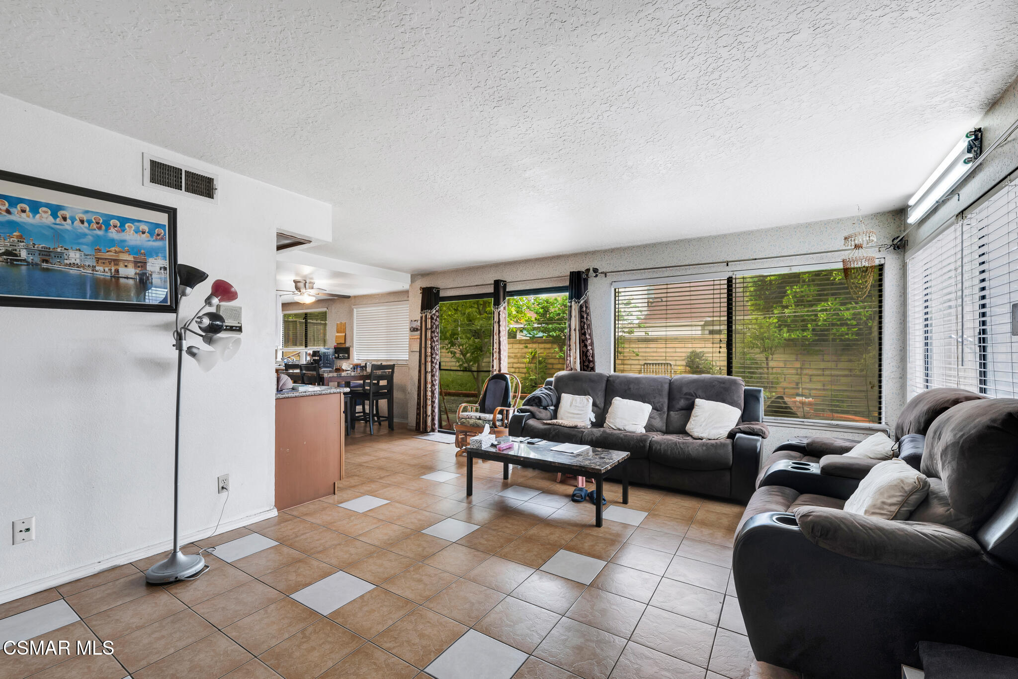 7565 Melvin Avenue Reseda, CA 91335 - Photo 14 of 32 7565 Melvin Ave - HsHProd-22