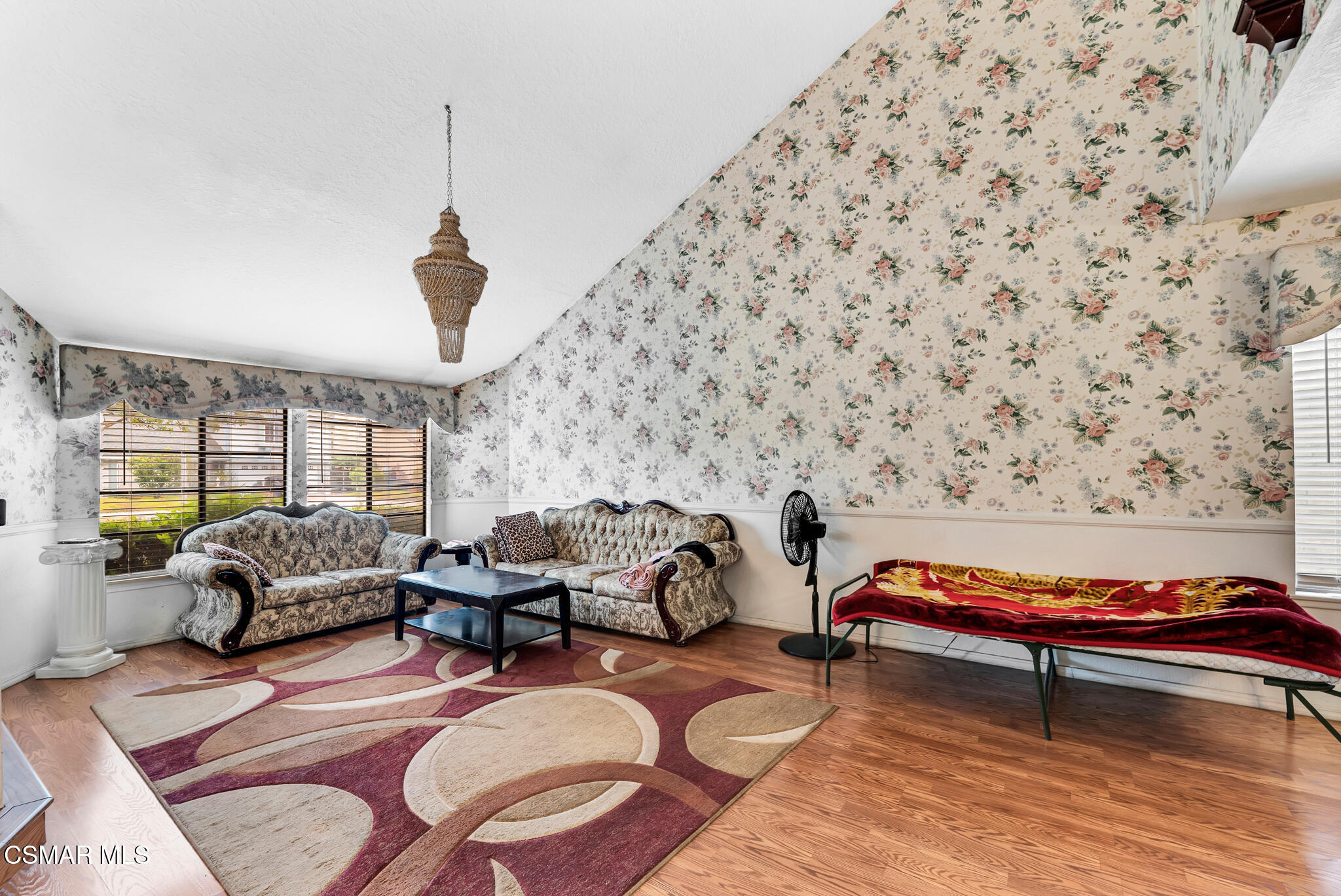 7565 Melvin Avenue Reseda, CA 91335 - Photo 4 of 32 7565 Melvin Ave - HsHProd-9