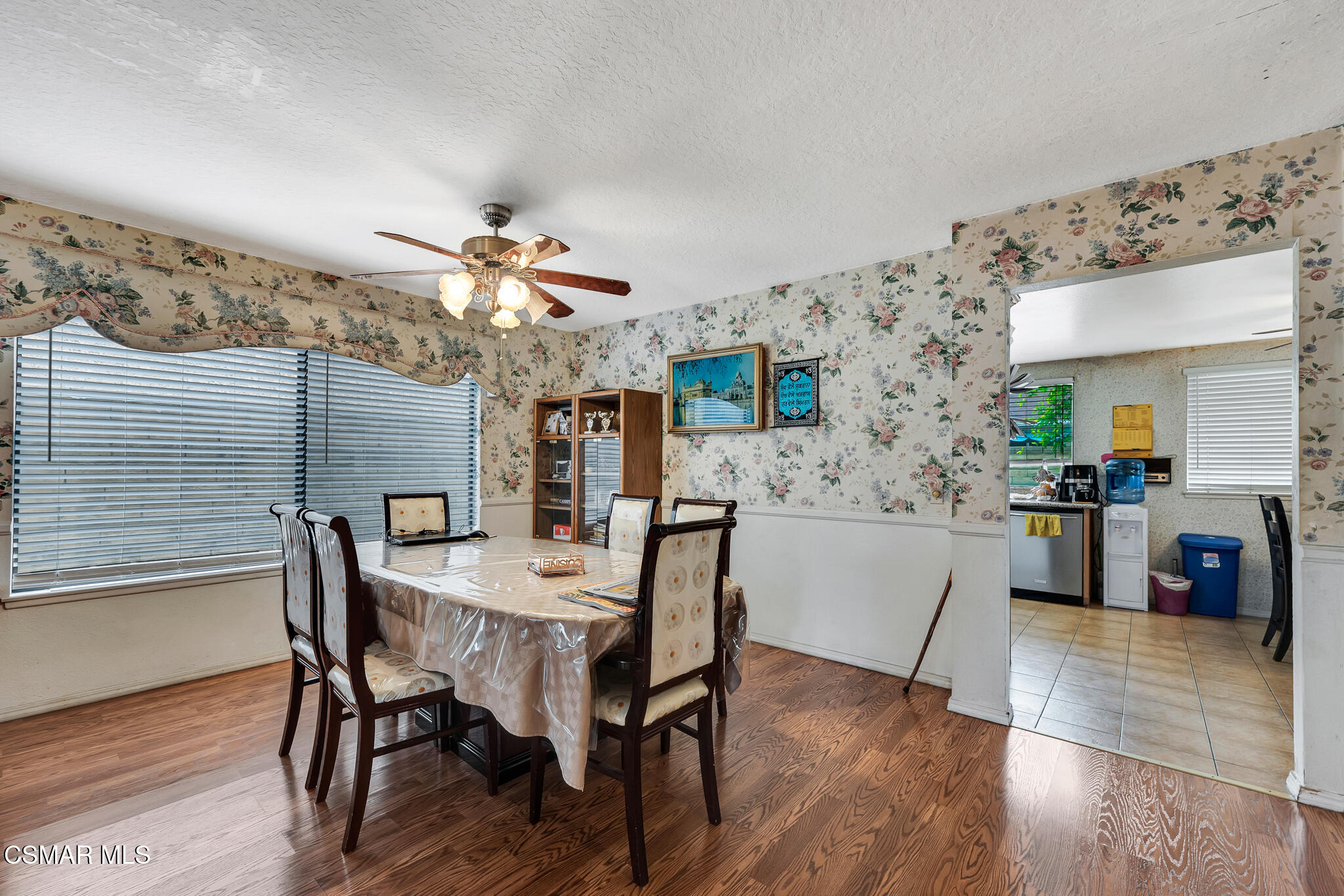 7565 Melvin Avenue Reseda, CA 91335 - Photo 7 of 32 7565 Melvin Ave - HsHProd-14 (2)