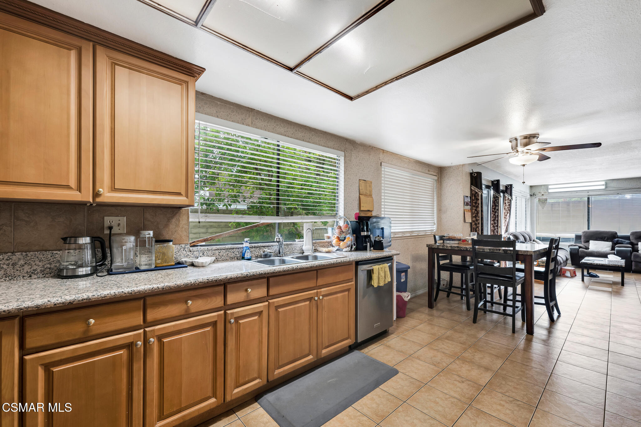 7565 Melvin Avenue Reseda, CA 91335 - Photo 9 of 32 7565 Melvin Ave - HsHProd-16