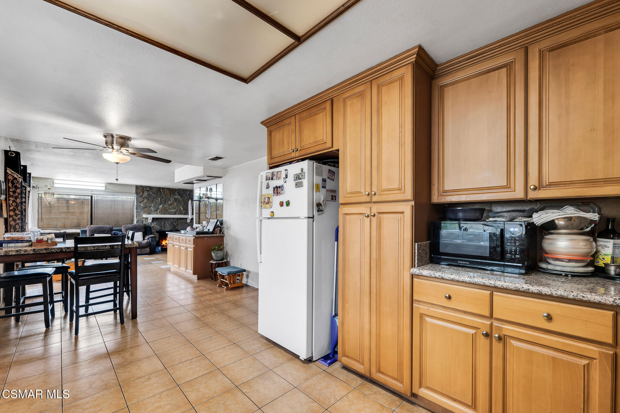 7565 Melvin Avenue Reseda, CA 91335 - Photo 10 of 32 7565 Melvin Ave - HsHProd-17