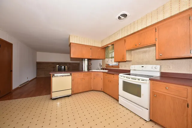 $250,000 | 8115 West Acacia Street, Milwaukee, WI 53223