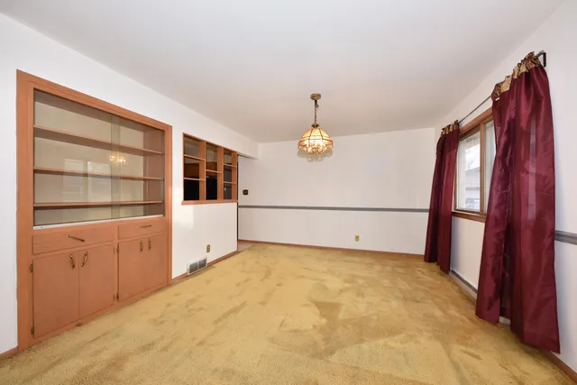 $250,000 | 8115 West Acacia Street, Milwaukee, WI 53223