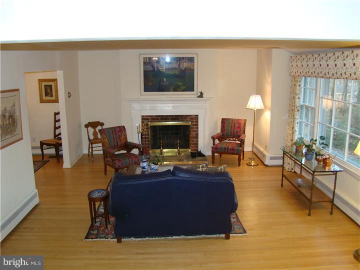 706 West Valley Road Wayne, PA 19087 - Photo 4 of 25 Living Room