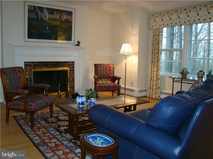 706 West Valley Road Wayne, PA 19087 - Photo 5 of 25 Living Room