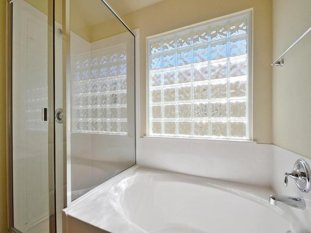 8508 Inca Dove Drive Austin, TX 78729 - Photo 11 of 22 a view of bathroom with bathtub and shower