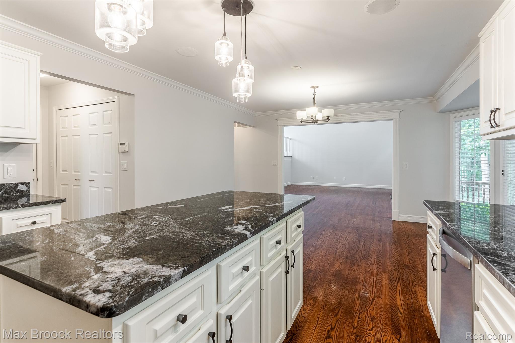 3487 Warwick Drive Rochester, MI 48309 - Photo 10 of 36 Gallery Image 10