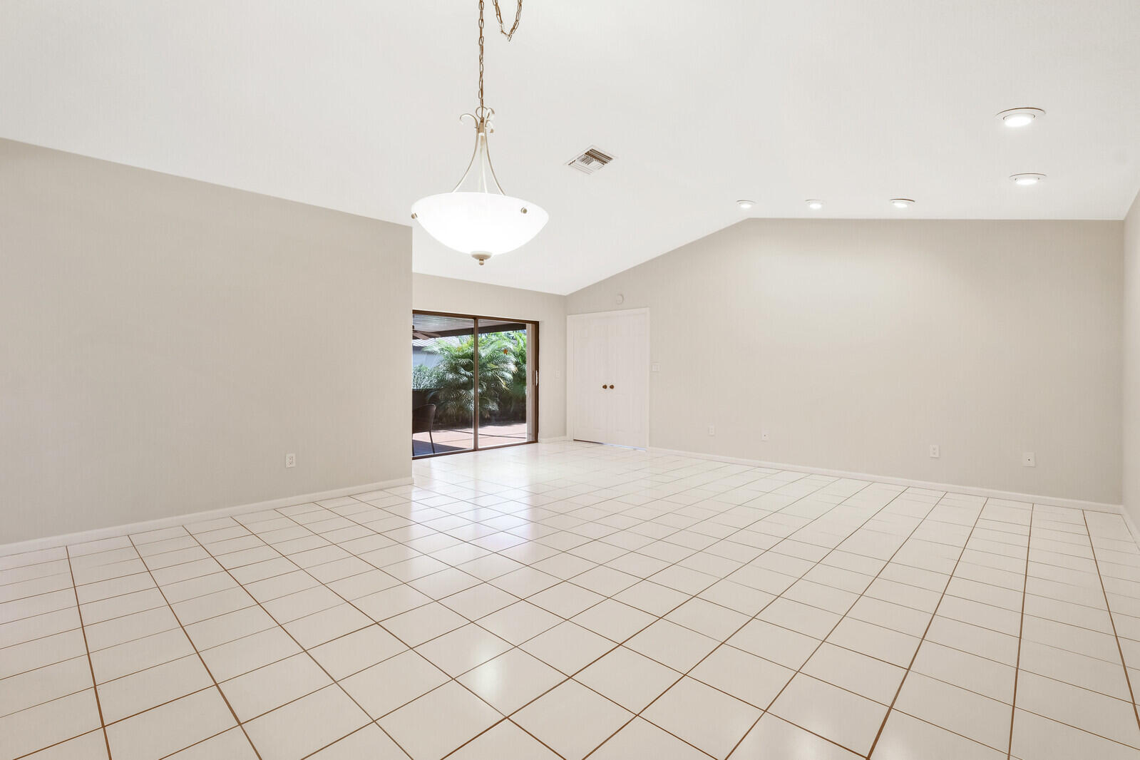 23433 Barlake Drive Boca Raton, FL 33433 - Photo 4 of 21 Living Room & Dinning Room