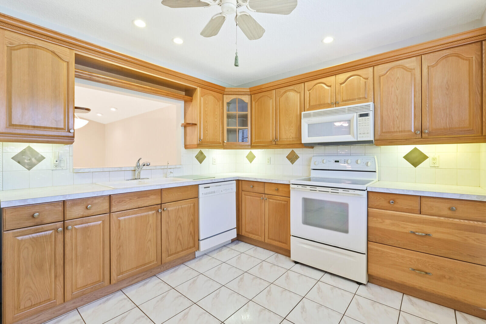 23433 Barlake Drive Boca Raton, FL 33433 - Photo 6 of 21 Kitchen