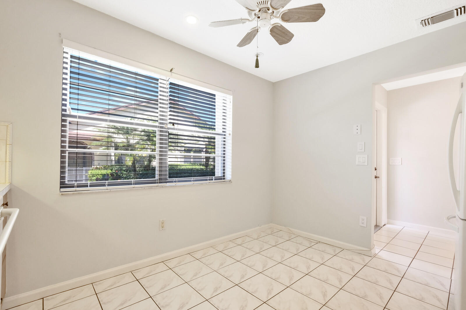23433 Barlake Drive Boca Raton, FL 33433 - Photo 8 of 21 Kitchenette