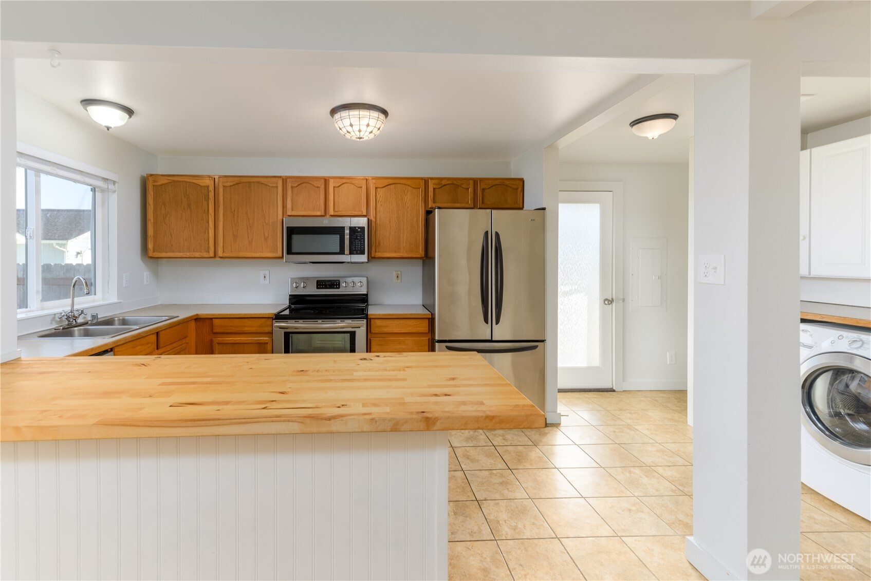 131 Alpine Loop Sequim, WA 98382 - Photo 21 of 40 a kitchen with granite countertop a refrigerator and a stove top oven