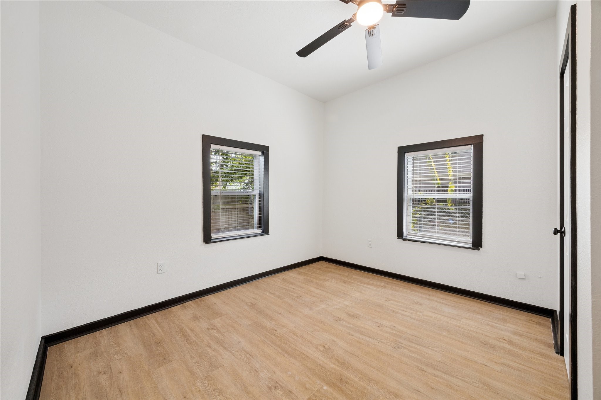502 Gregg Street Houston, TX 77020 - Photo 6 of 11 a view of an empty room with a window
