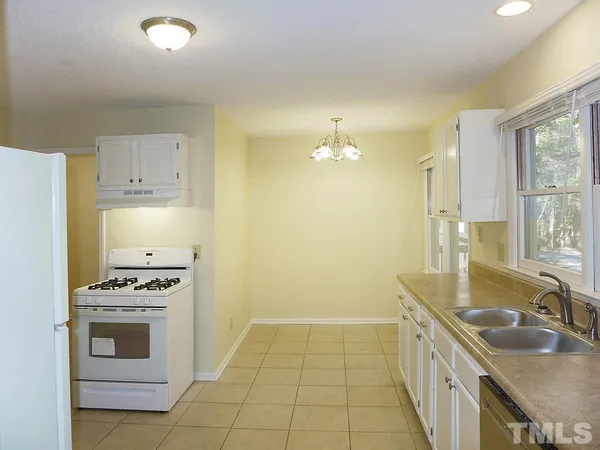$1,995 | 101 Martha Lane, Chapel Hill, NC 27514