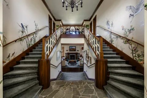 a view of entryway and hall