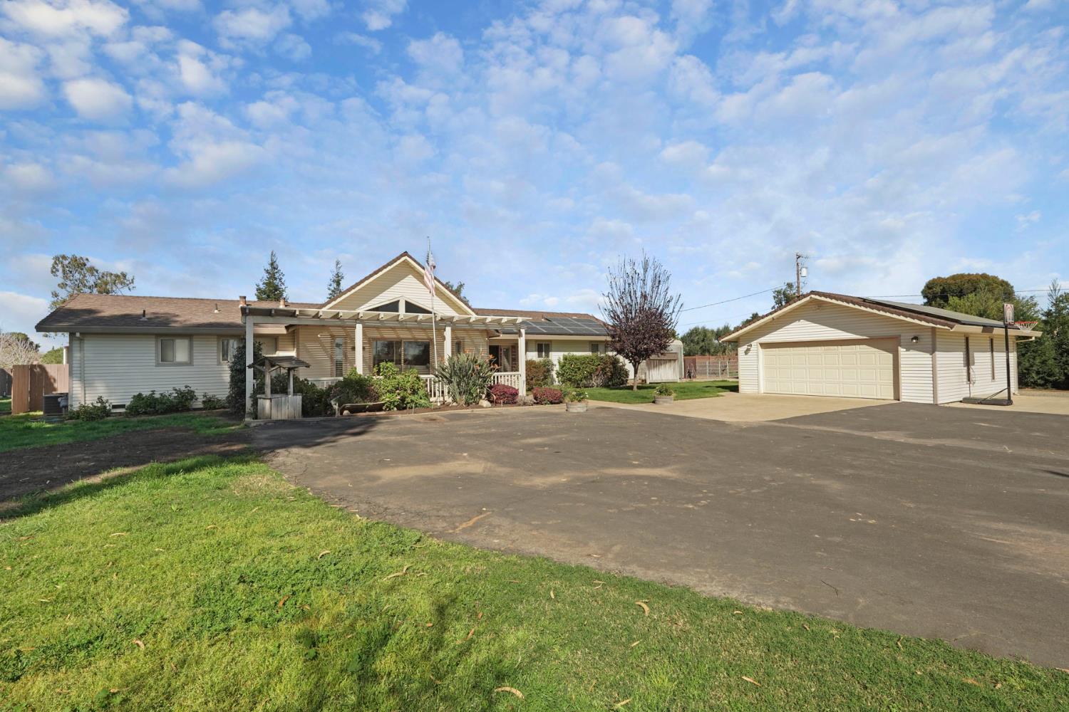 2539 East Woodson Road Acampo, CA 95220 - Photo 3 of 38